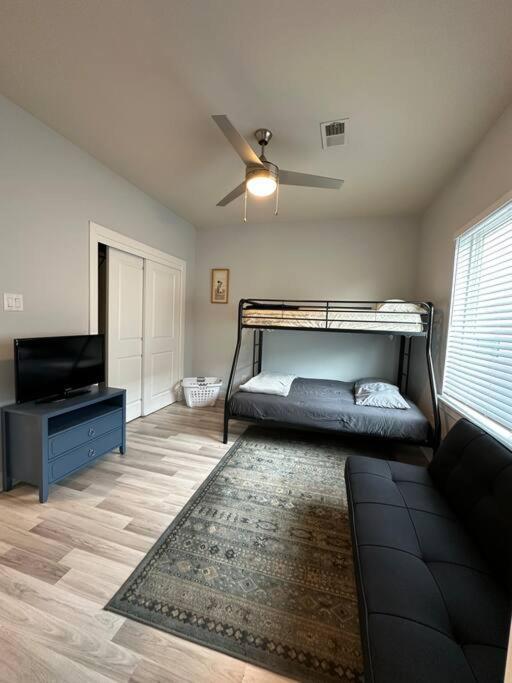 Modern Luxury 3 Bed 3 Bath With Workstation, 2 Car Garage! Houston