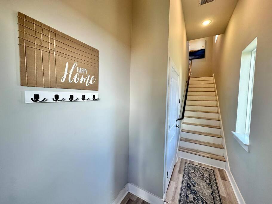 Сasa de vacaciones Modern Luxury 3 Bed 3 Bath With Workstation, 2 Car Garage!
