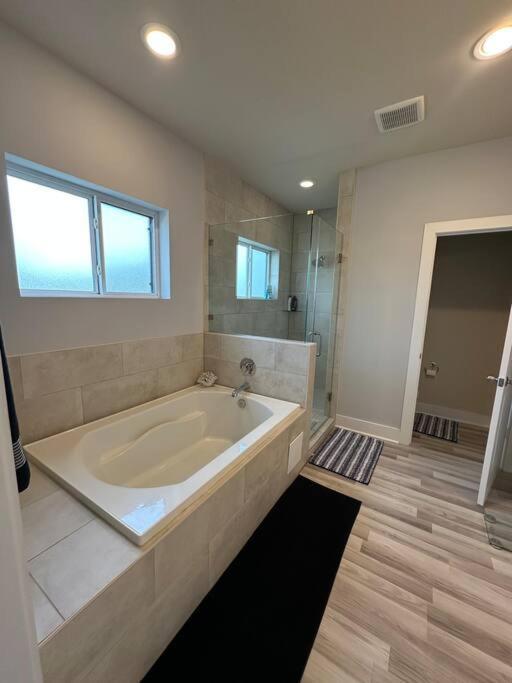 Modern Luxury 3 Bed 3 Bath With Workstation, 2 Car Garage! * Houston